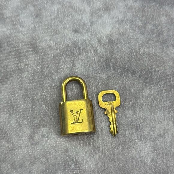 Louis Vuitton Lock & Keys Replacement Gold - Picture 7 of 9